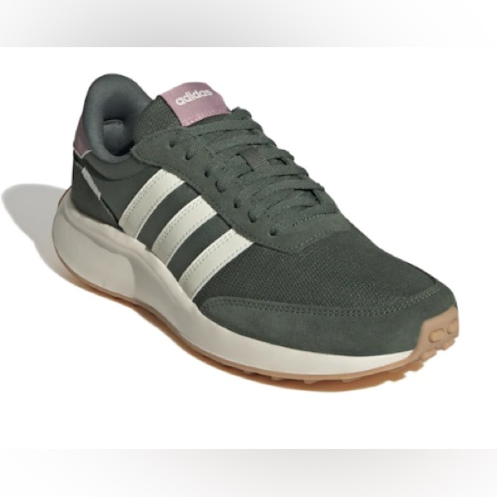 Adidas RUN 70s running shoe. Size says mistakenly 6 but it is actually a size 7.